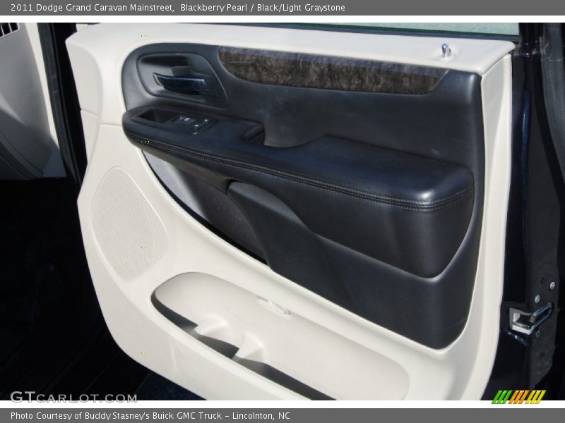 Blackberry Pearl / Black/Light Graystone 2011 Dodge Grand Caravan Mainstreet