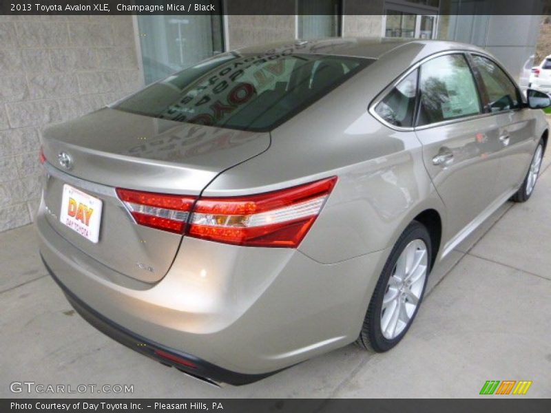 Champagne Mica / Black 2013 Toyota Avalon XLE