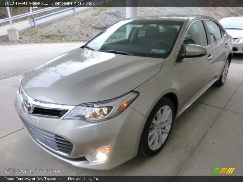 Champagne Mica / Black 2013 Toyota Avalon XLE