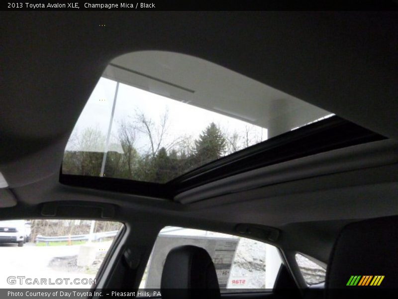 Champagne Mica / Black 2013 Toyota Avalon XLE