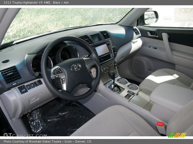 Black / Ash 2013 Toyota Highlander V6 4WD