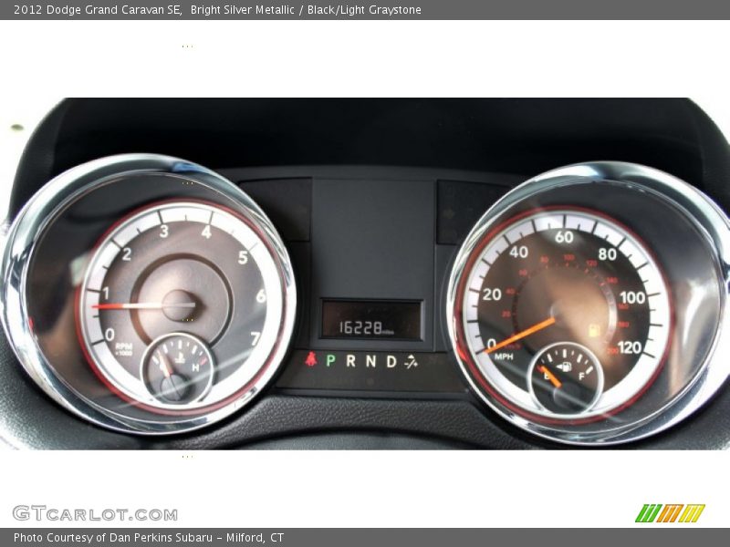 Bright Silver Metallic / Black/Light Graystone 2012 Dodge Grand Caravan SE