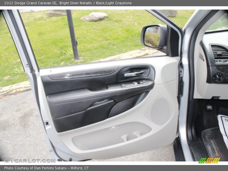 Bright Silver Metallic / Black/Light Graystone 2012 Dodge Grand Caravan SE
