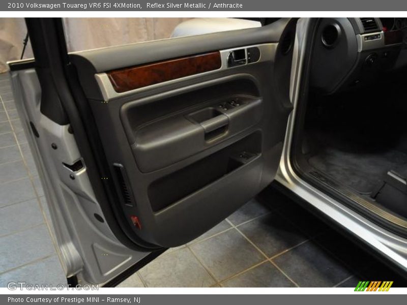 Reflex Silver Metallic / Anthracite 2010 Volkswagen Touareg VR6 FSI 4XMotion