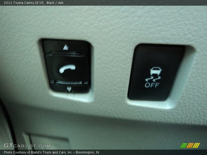 Black / Ash 2011 Toyota Camry LE V6