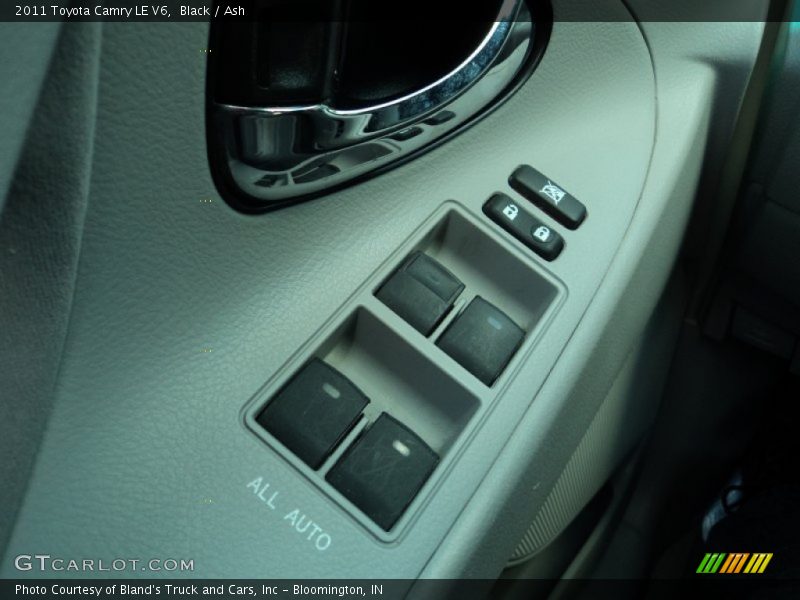 Black / Ash 2011 Toyota Camry LE V6