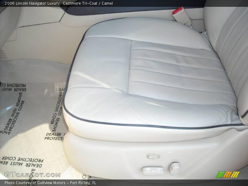 Cashmere Tri-Coat / Camel 2006 Lincoln Navigator Luxury