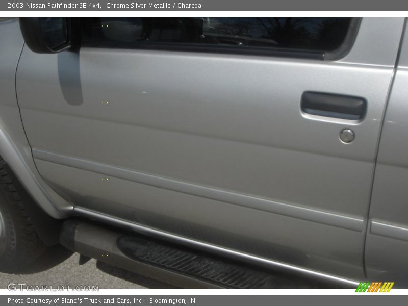 Chrome Silver Metallic / Charcoal 2003 Nissan Pathfinder SE 4x4