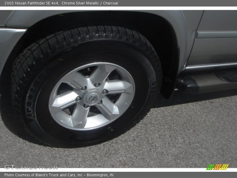 Chrome Silver Metallic / Charcoal 2003 Nissan Pathfinder SE 4x4