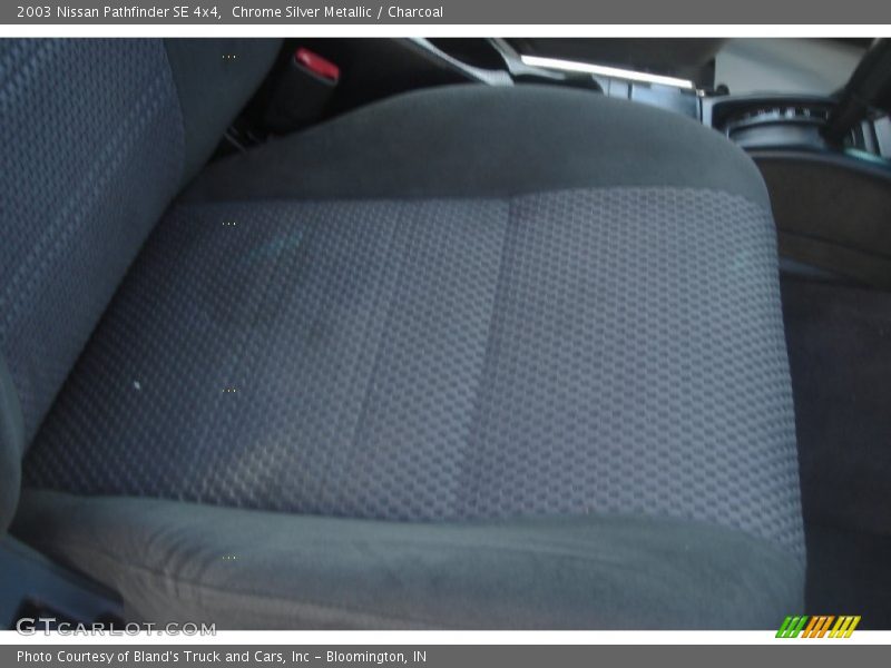 Chrome Silver Metallic / Charcoal 2003 Nissan Pathfinder SE 4x4
