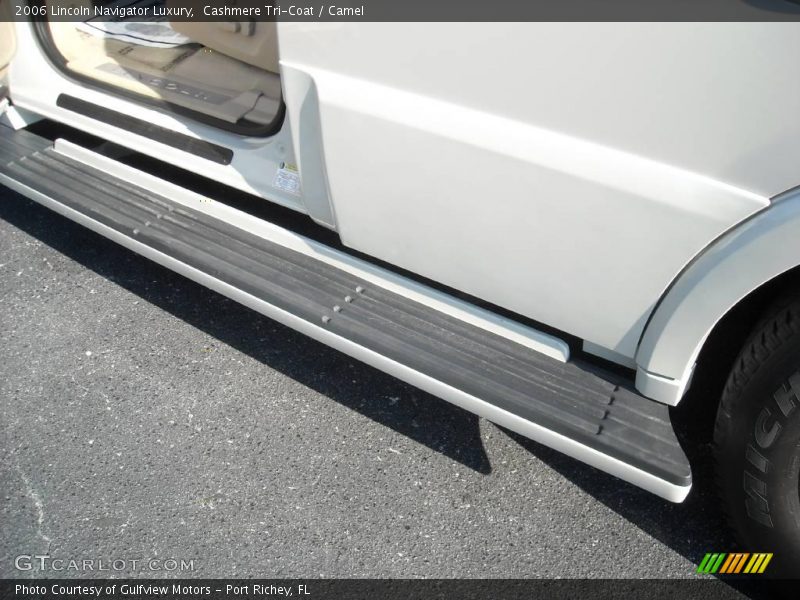 Cashmere Tri-Coat / Camel 2006 Lincoln Navigator Luxury