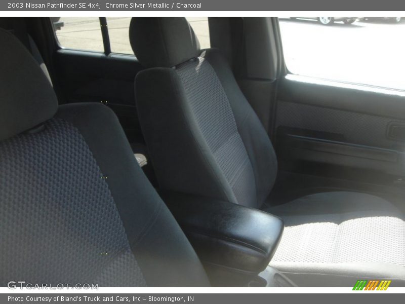Chrome Silver Metallic / Charcoal 2003 Nissan Pathfinder SE 4x4