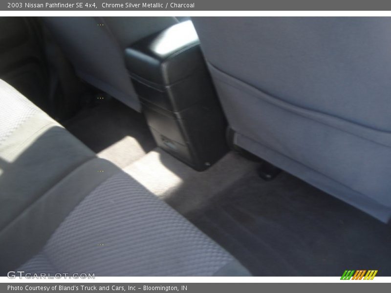 Chrome Silver Metallic / Charcoal 2003 Nissan Pathfinder SE 4x4