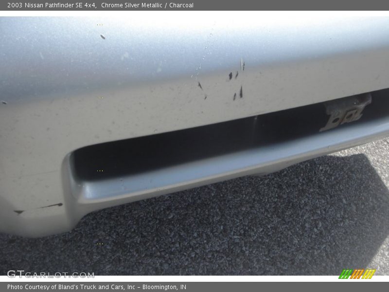 Chrome Silver Metallic / Charcoal 2003 Nissan Pathfinder SE 4x4