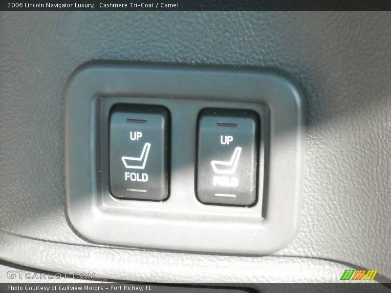 Cashmere Tri-Coat / Camel 2006 Lincoln Navigator Luxury
