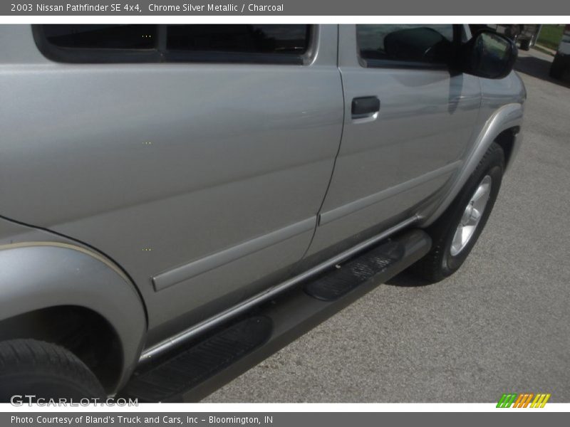 Chrome Silver Metallic / Charcoal 2003 Nissan Pathfinder SE 4x4