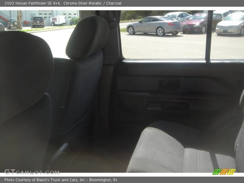 Chrome Silver Metallic / Charcoal 2003 Nissan Pathfinder SE 4x4