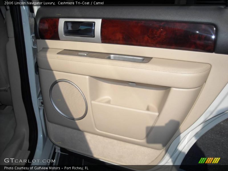 Cashmere Tri-Coat / Camel 2006 Lincoln Navigator Luxury