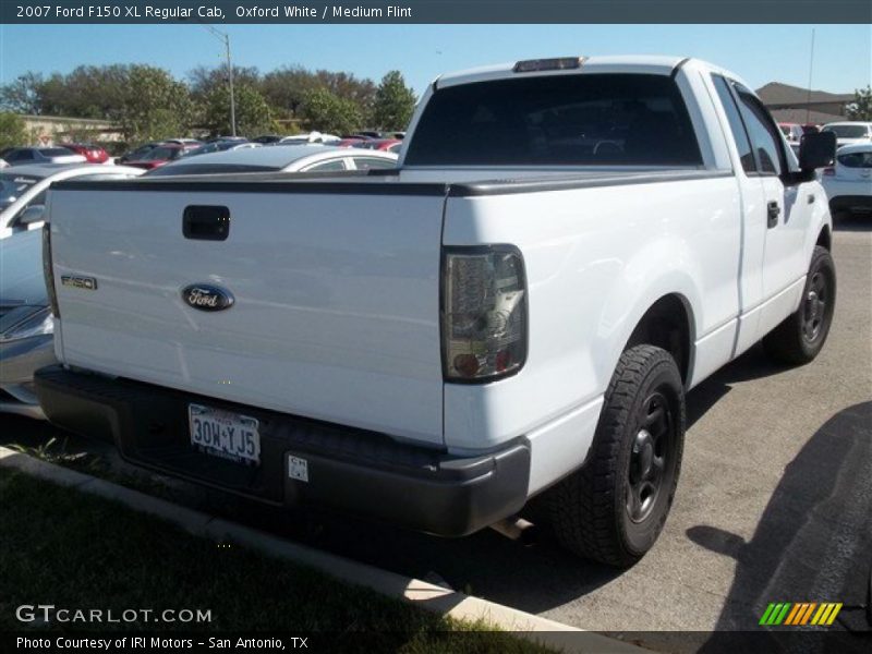 Oxford White / Medium Flint 2007 Ford F150 XL Regular Cab