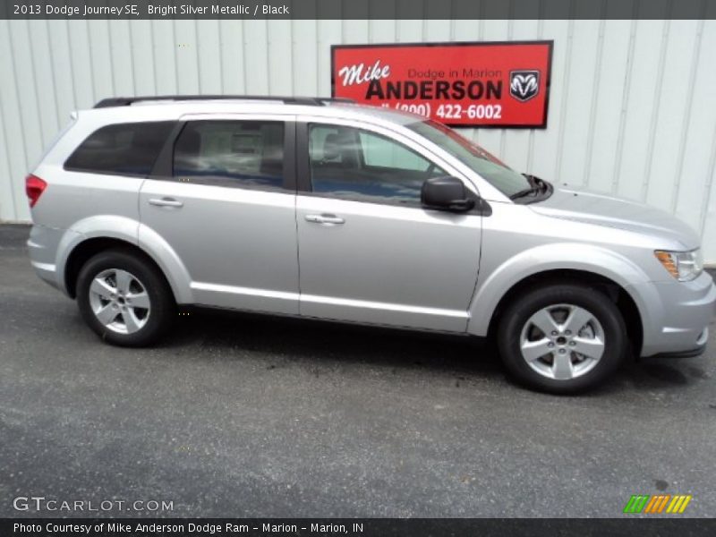 Bright Silver Metallic / Black 2013 Dodge Journey SE
