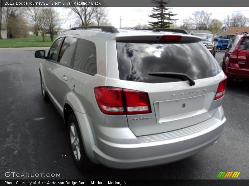 Bright Silver Metallic / Black 2013 Dodge Journey SE