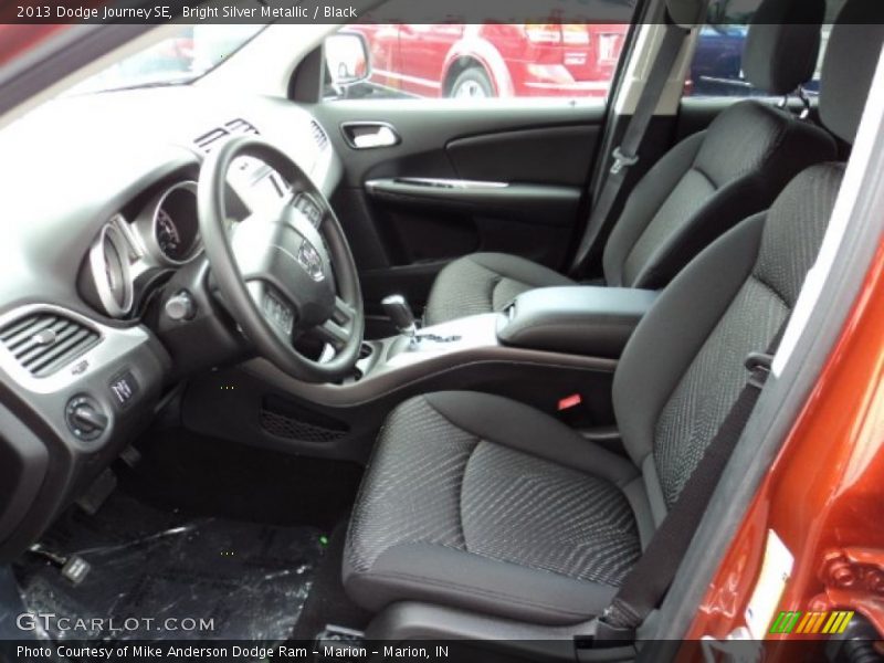 Bright Silver Metallic / Black 2013 Dodge Journey SE