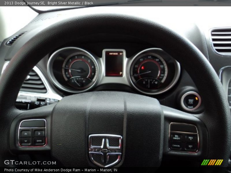 Bright Silver Metallic / Black 2013 Dodge Journey SE