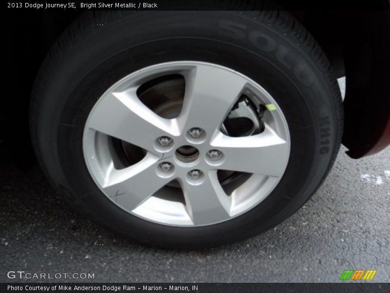 Bright Silver Metallic / Black 2013 Dodge Journey SE