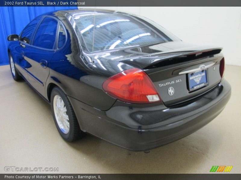 Black / Dark Charcoal 2002 Ford Taurus SEL