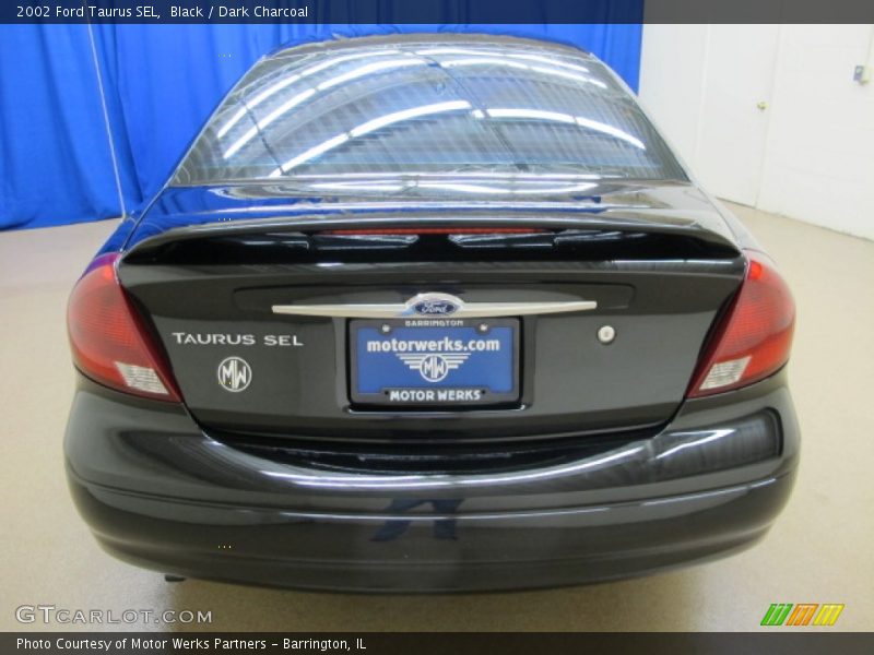 Black / Dark Charcoal 2002 Ford Taurus SEL