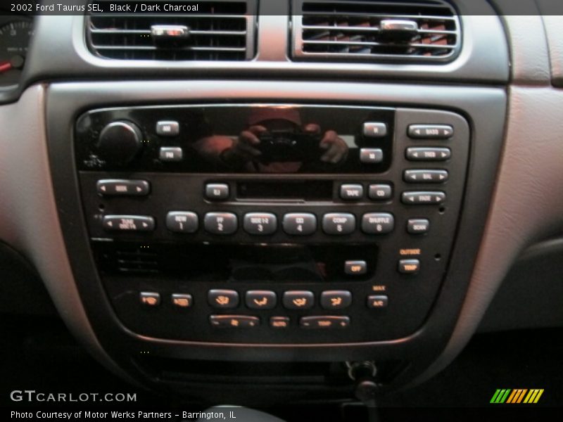 Black / Dark Charcoal 2002 Ford Taurus SEL