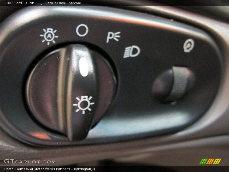 Black / Dark Charcoal 2002 Ford Taurus SEL