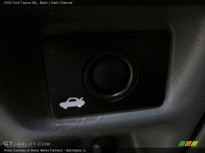 Black / Dark Charcoal 2002 Ford Taurus SEL