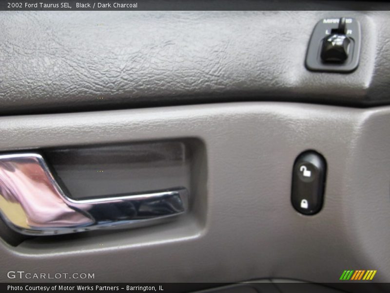 Black / Dark Charcoal 2002 Ford Taurus SEL