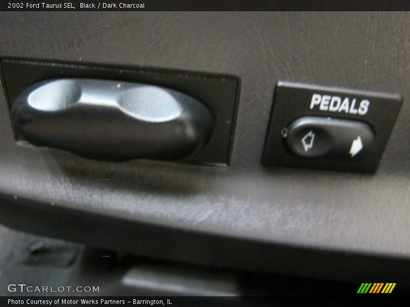 Black / Dark Charcoal 2002 Ford Taurus SEL