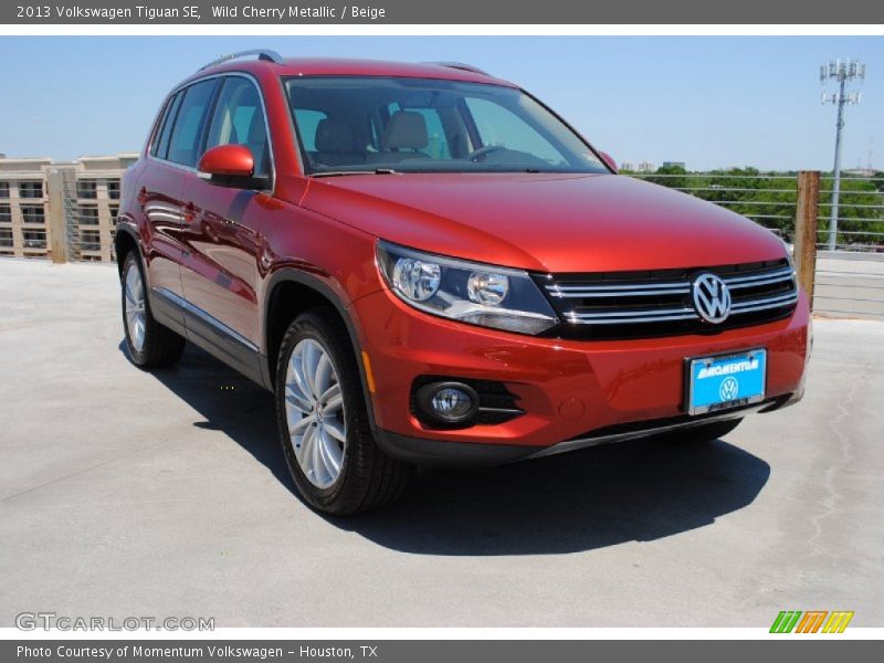 Wild Cherry Metallic / Beige 2013 Volkswagen Tiguan SE