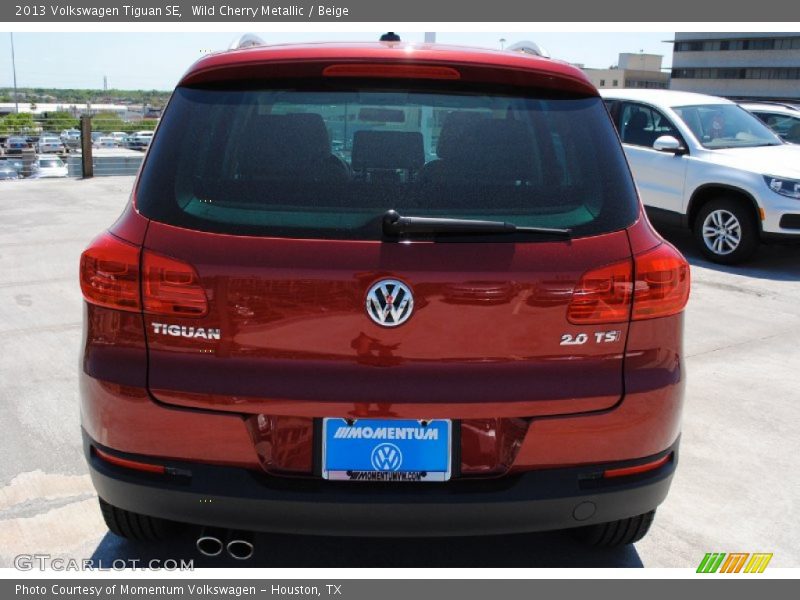 Wild Cherry Metallic / Beige 2013 Volkswagen Tiguan SE