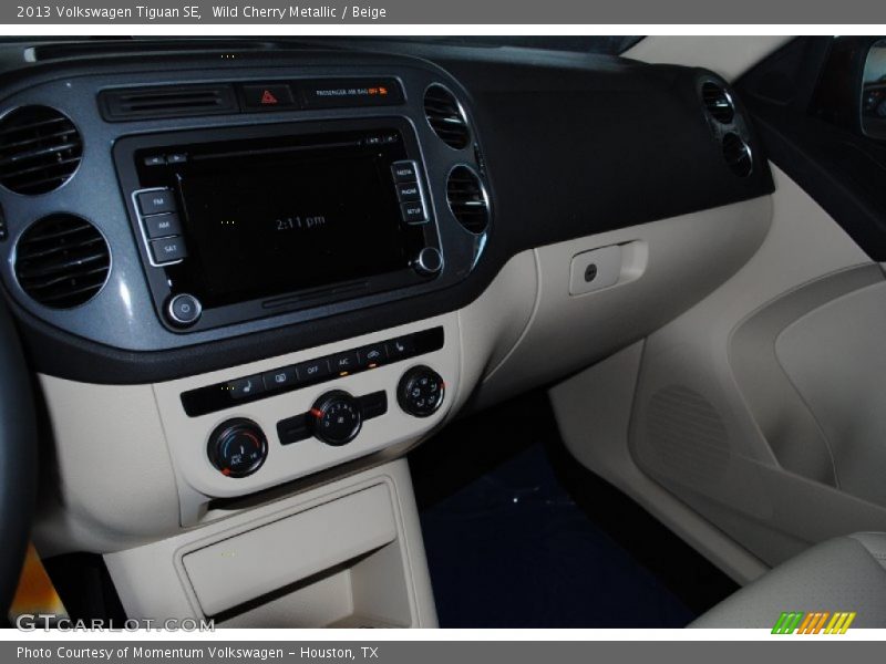 Wild Cherry Metallic / Beige 2013 Volkswagen Tiguan SE