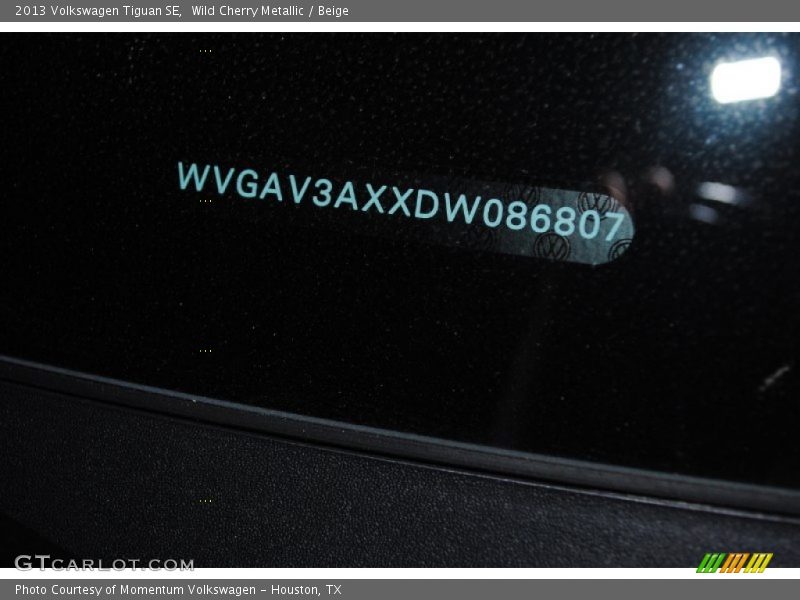 Wild Cherry Metallic / Beige 2013 Volkswagen Tiguan SE
