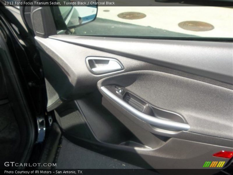 Tuxedo Black / Charcoal Black 2013 Ford Focus Titanium Sedan