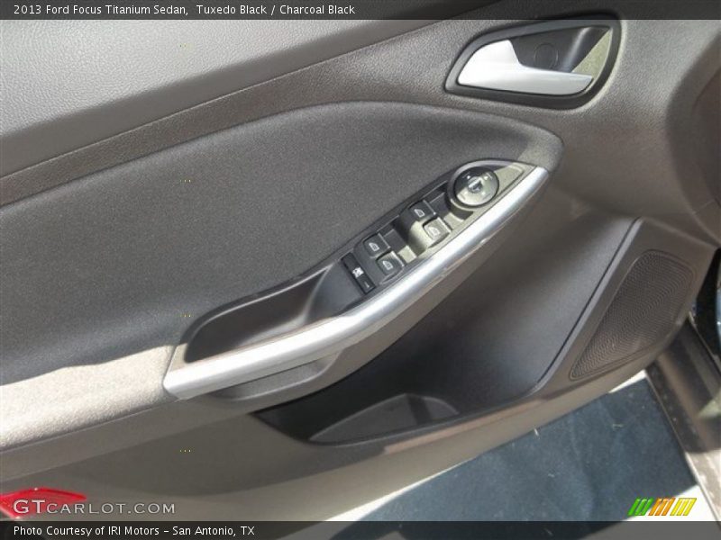 Tuxedo Black / Charcoal Black 2013 Ford Focus Titanium Sedan