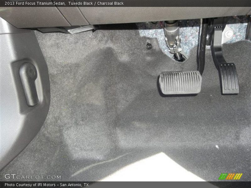 Tuxedo Black / Charcoal Black 2013 Ford Focus Titanium Sedan