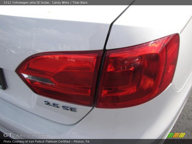 Candy White / Titan Black 2012 Volkswagen Jetta SE Sedan