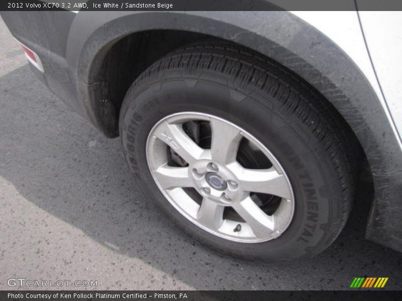 Ice White / Sandstone Beige 2012 Volvo XC70 3.2 AWD
