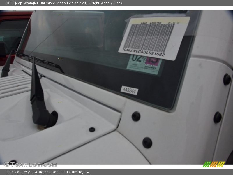 Bright White / Black 2013 Jeep Wrangler Unlimited Moab Edition 4x4
