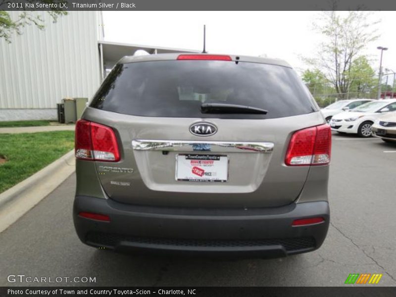 Titanium Silver / Black 2011 Kia Sorento LX