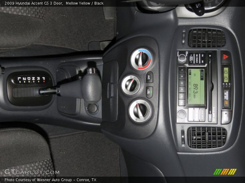 Mellow Yellow / Black 2009 Hyundai Accent GS 3 Door