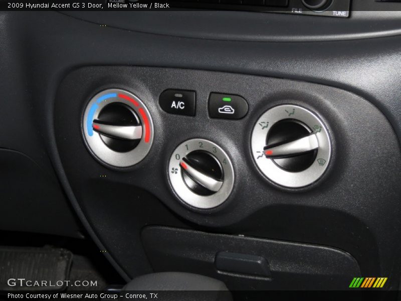 Controls of 2009 Accent GS 3 Door