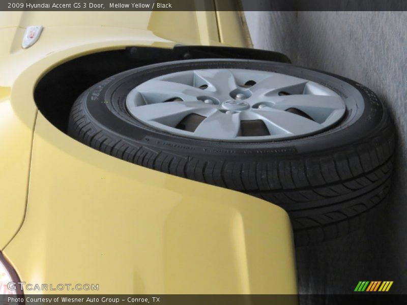 Mellow Yellow / Black 2009 Hyundai Accent GS 3 Door