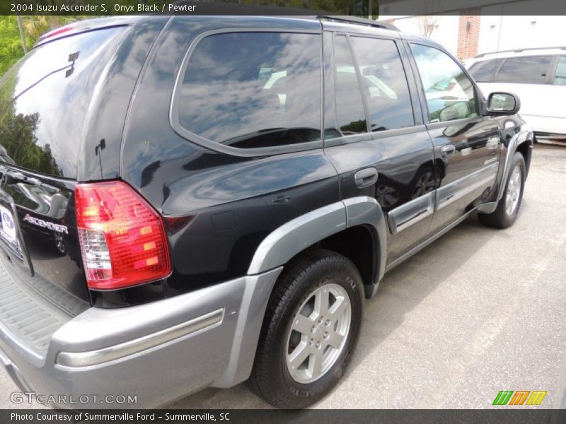 Onyx Black / Pewter 2004 Isuzu Ascender S